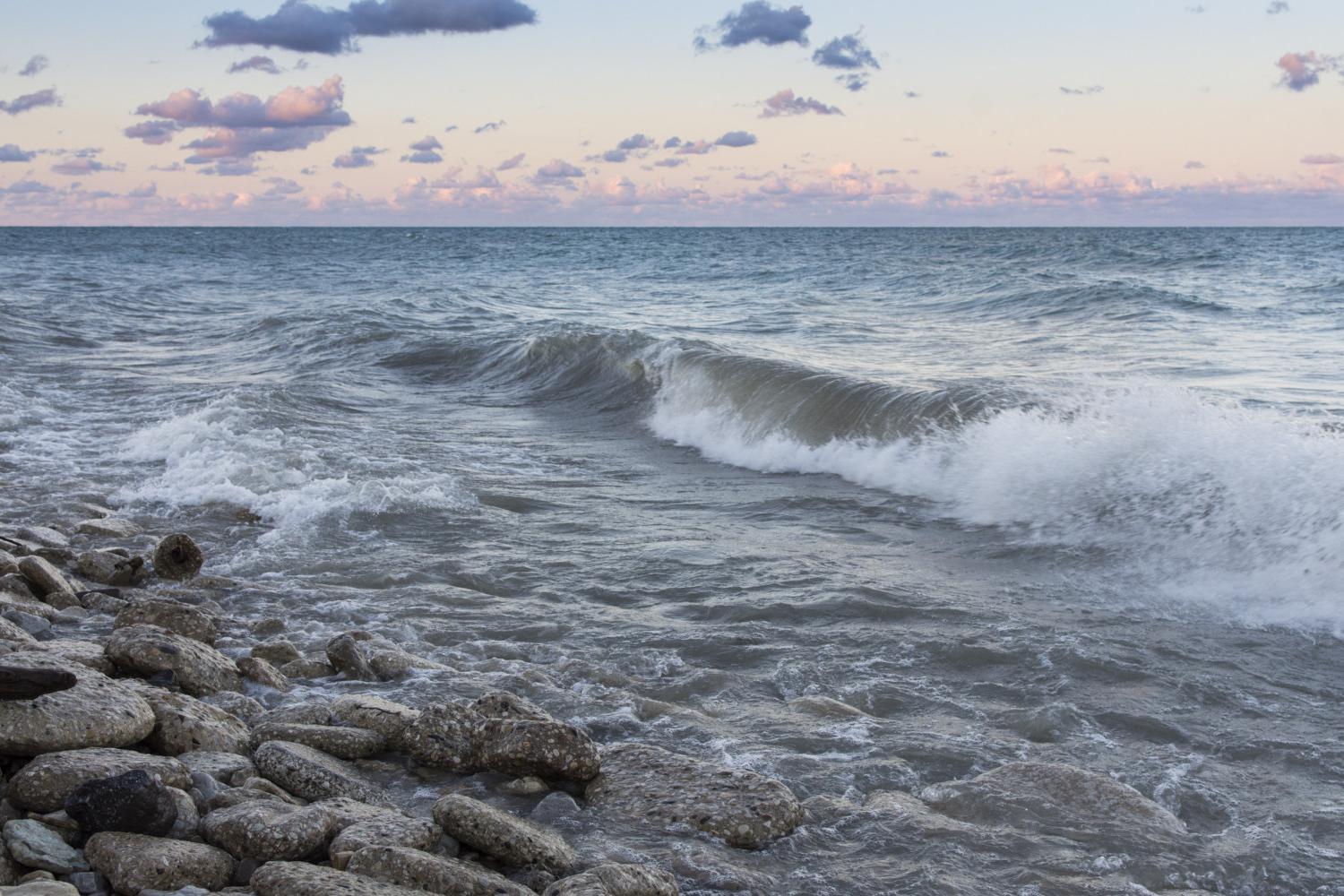 The sun rises over Lake Michigan on the <a href='http://nz.typewritersandtelegrams.com'>全球十大赌钱排行app</a> campus.